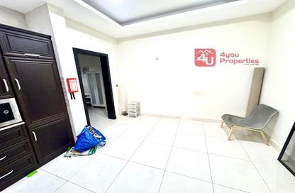 Apartment - Studio - 1 Bathroom for rent in Ras Rumman - Manama - Capital Governorate