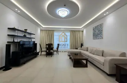 Apartment - 2 Bedrooms - 3 Bathrooms for rent in Al Juffair - Capital Governorate