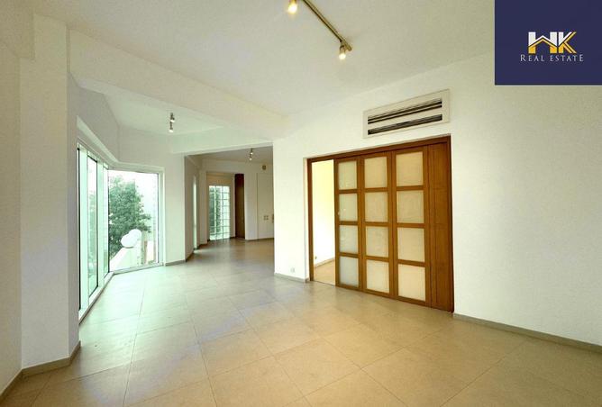 990178 - Property Image 3