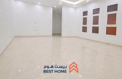 فيلا - 5 غرف نوم - 7 حمامات للبيع في الحد - المحرق
