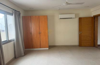 Apartment - 2 Bedrooms - 2 Bathrooms for rent in Salmaniya - Manama - Capital Governorate