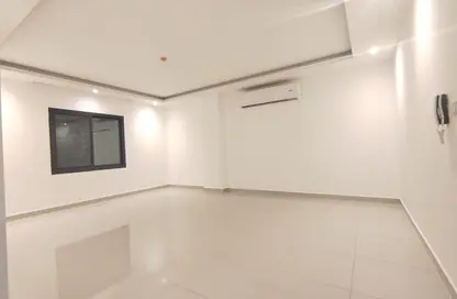 Apartment - 2 Bedrooms - 2 Bathrooms for rent in Hidd - Muharraq Governorate