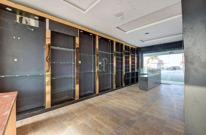 Show Room - Studio - 5 Bathrooms for rent in Salmabad - Central Governorate
