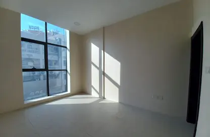 Office Space - 2 Bedrooms - 2 Bathrooms for rent in Exhibition Road - Hoora - Capital Governorate