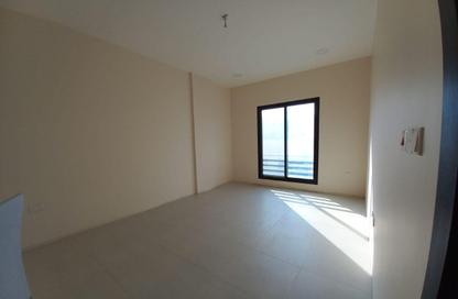 Office Space - 2 Bedrooms - 2 Bathrooms for rent in Exhibition Road - Hoora - Capital Governorate