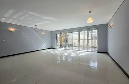 فيلا - 5 غرف نوم - 6 حمامات للايجار في شارع أمواج - أمواج - المحرق