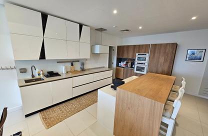 Apartment - 3 Bedrooms - 3 Bathrooms for rent in Reef Island - Capital Governorate