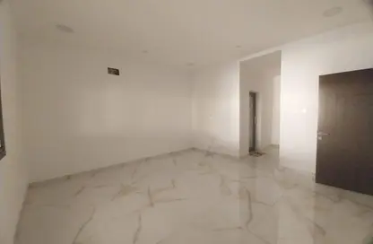 Apartment - 2 Bedrooms - 2 Bathrooms for rent in Sanad - Central Governorate