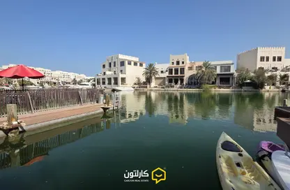 فيلا - 3 غرف نوم - 5 حمامات للايجار في مدينة المرسى - أمواج - المحرق