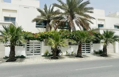 Compound - 3 Bedrooms - 4 Bathrooms for rent in Saar - Northern Governorate