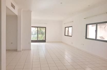 Villa - 5 - 5 for rent in Saar - Northern Governorate