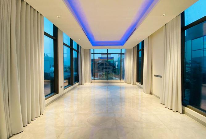 985791 - Property Image 2