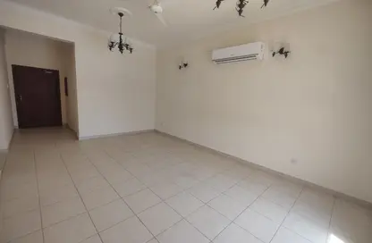 Apartment - 2 Bedrooms - 2 Bathrooms for rent in Al Burhama - Manama - Capital Governorate Apartment - 2 Bedrooms - 2 Bathrooms for rent in Al Burhama - Manama - Capital Governorate