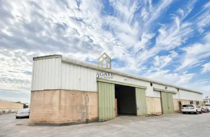 مستودع - استوديو - 1 حمام للايجار في سترة - المحافظة الوسطى