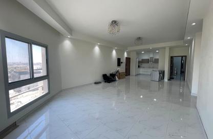 Apartment - 3 Bedrooms - 2 Bathrooms for rent in Saraya 2 - Bu Quwah - Northern Governorate Apartment - 3 Bedrooms - 2 Bathrooms for rent in Saraya 2 - Bu Quwah - Northern Governorate