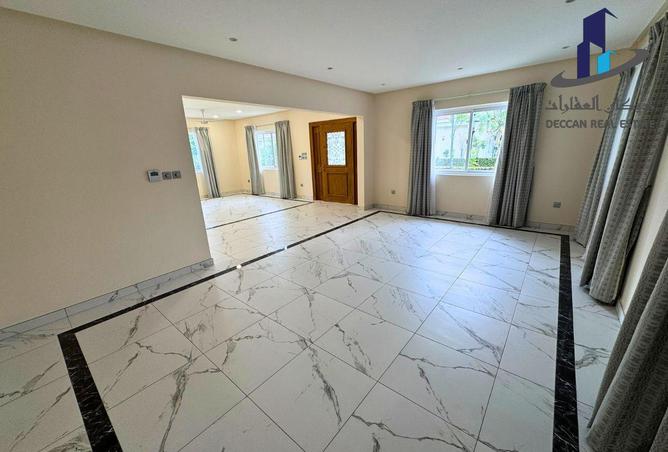 52012689 - Property Image 2