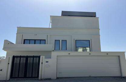 Villa - 2 Bedrooms - 4 Bathrooms for sale in Busaiteen - Muharraq Governorate