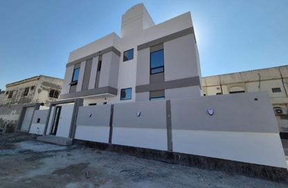 Villa - 4 Bedrooms - 5 Bathrooms for sale in Nuwaidrat - Central Governorate