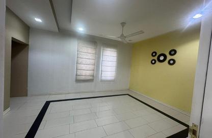 Apartment - 3 Bedrooms - 2 Bathrooms for rent in Tubli - Central Governorate