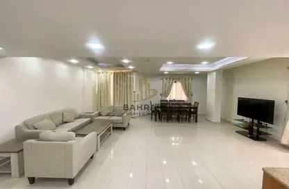 Apartment - 3 Bedrooms - 3 Bathrooms for rent in Zinj - Manama - Capital Governorate