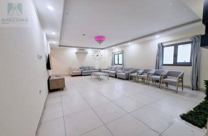 Apartment - 3 Bedrooms - 4 Bathrooms for rent in Al Juffair - Capital Governorate