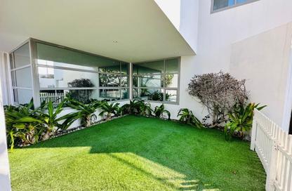 Compound - 4 Bedrooms - 5 Bathrooms for rent in Saar - Northern Governorate