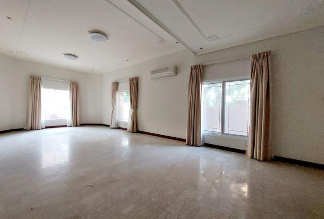 988932 - Property Image 3