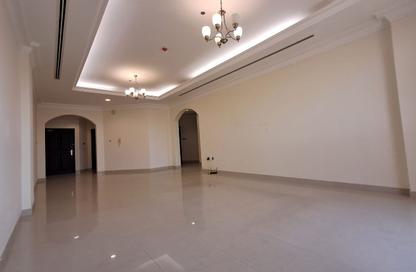Apartment - 2 Bedrooms - 3 Bathrooms for rent in Manama - Capital Governorate