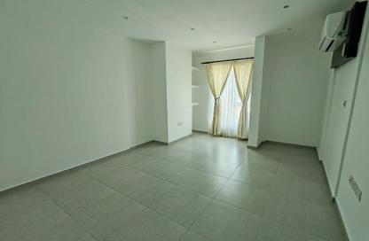 Apartment - 1 Bedroom - 2 Bathrooms for rent in Sanabis - Manama - Capital Governorate