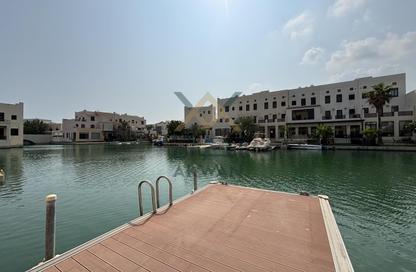 Villa - 3 - 4 for rent in Al Marsa Floating City - Amwaj Islands - Muharraq Governorate