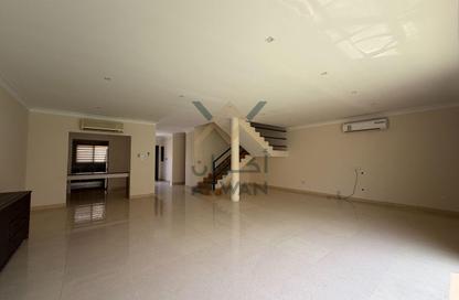 Villa - 3 - 3 for rent in Al Juffair - Capital Governorate