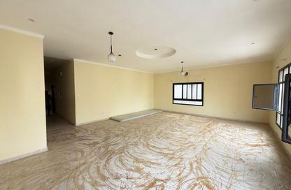 Apartment - 3 Bedrooms - 4 Bathrooms for rent in Tubli - Central Governorate