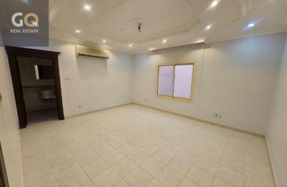 Duplex - 5 Bedrooms - 7+ Bathrooms for sale in Tubli - Central Governorate