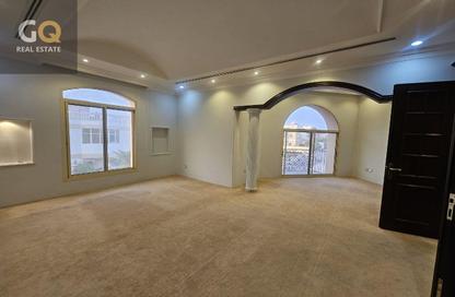 Duplex - 5 Bedrooms - 7+ Bathrooms for sale in Tubli - Central Governorate