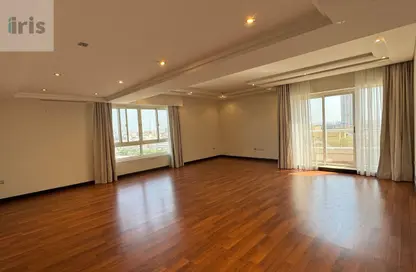 Apartment - 4 Bedrooms - 6 Bathrooms for rent in Sanabis - Manama - Capital Governorate