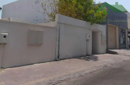 Villa - 2 Bedrooms - 2 Bathrooms for rent in Sanad - Central Governorate