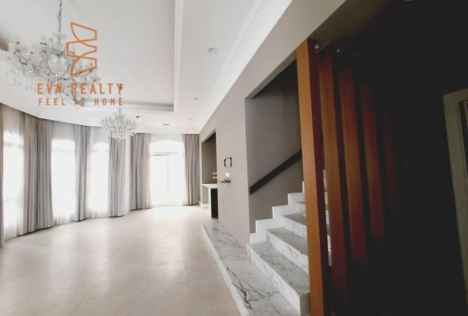 987129 - Property Image 2