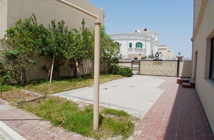 Villa - 4 Bedrooms - 6 Bathrooms for rent in Busaiteen - Muharraq Governorate