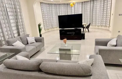 Apartment - 3 Bedrooms - 4 Bathrooms for rent in Busaiteen - Muharraq Governorate