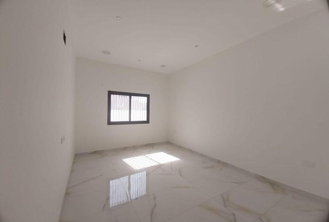 999043 - Property Image 2