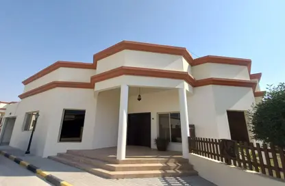 فيلا - 4 غرف نوم - 3 حمامات للايجار في الجنبية - المحافظة الشمالية