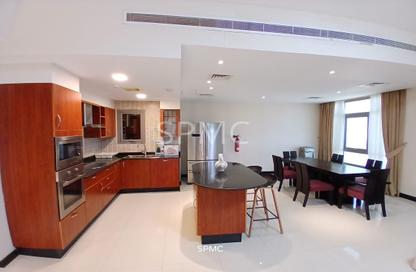 Apartment - 2 Bedrooms - 3 Bathrooms for rent in Busaiteen - Muharraq Governorate Apartment - 2 Bedrooms - 3 Bathrooms for rent in Busaiteen - Muharraq Governorate