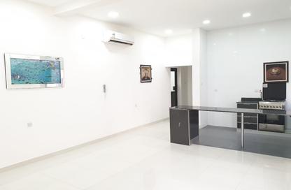Apartment - 2 Bedrooms - 2 Bathrooms for rent in Shakhura - Northern Governorate