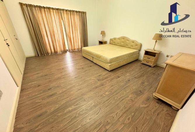 998735 - Property Image 2