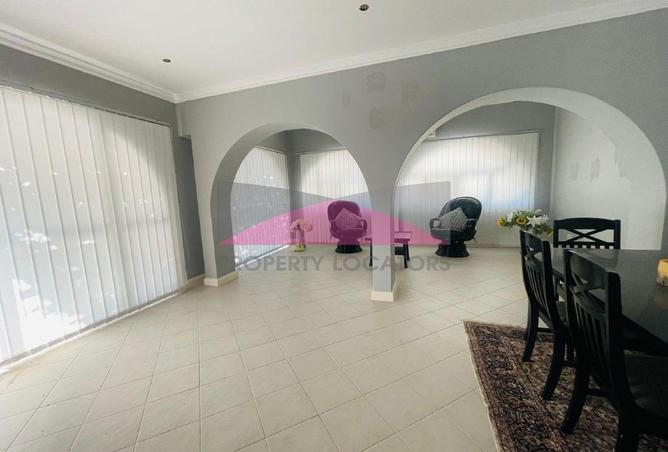 989072 - Property Image 2