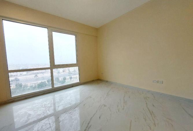 998989 - Property Image 2