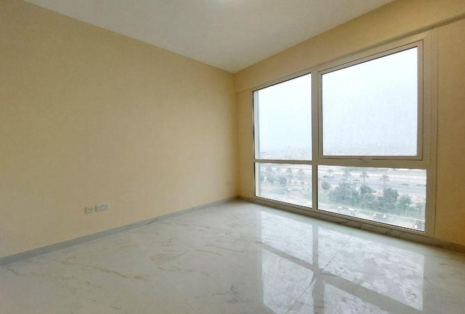 998989 - Property Image 3