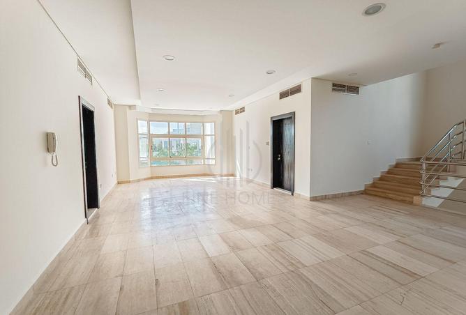 997156 - Property Image 2