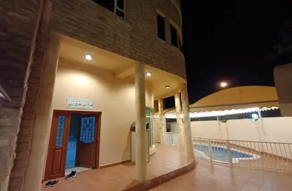 Villa - 5 Bedrooms - 6 Bathrooms for rent in Galali - Muharraq Governorate