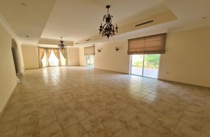 Villa - 4 Bedrooms - 5 Bathrooms for rent in Saar - Northern Governorate